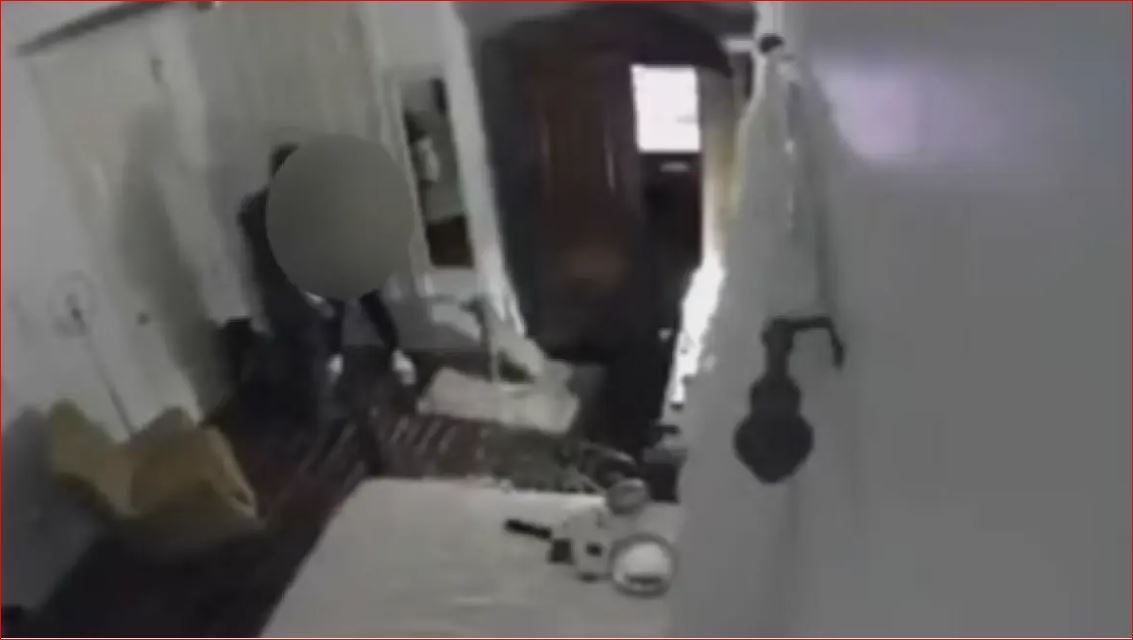GREQI/ 50-vjeçari shqiptar regjistroi me kamera dhomën e fëmijëve të mitur të partneres së tij kur ishin lakuriq