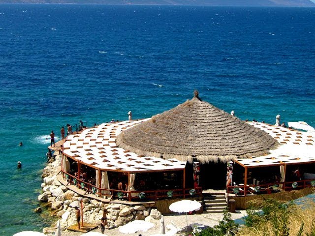 Digjet një “Beach Bar” në Vlorë, detajet e para