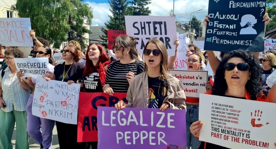 Vazhdon protesta në Kosovë për mbrojtjen e grave dhe vajzave nga dhuna