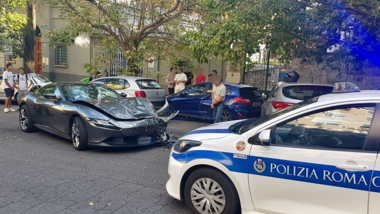 Shqiptari shkakton aksident mijëra eurosh, përplas me Ferrari 4 makina të tjera