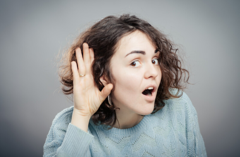 Nuk duhet t’i injoroni, 4 shenja të hershme që tregojnë se keni probleme me dëgjimin