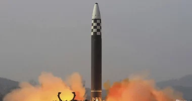 Koreja e Veriut e zyrtarizon me ligj: Armët bërthamore mund të përdoren