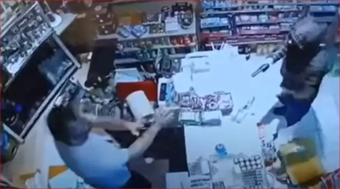 Grabitësi shqiptar vrau me plumb në kokë punëtorin e dyqanit në Greqi, dëshmia tronditëse e nënës: E mësova nga radio se më vdiq djali