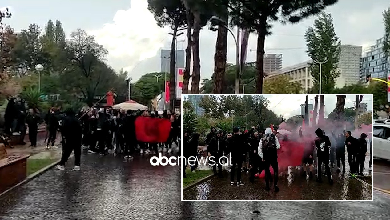 VIDEO/ Shiu nuk i ndal shqiptarët, Fikshat e Kaçanikut dhe Tifozët Kuq e Zi në mbështetje të kombëtares