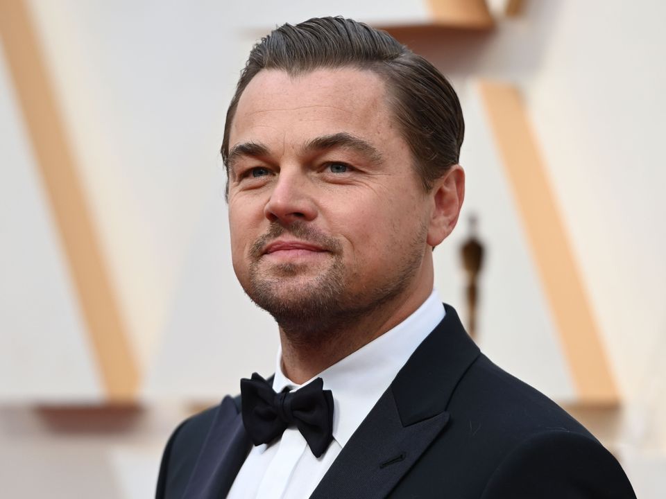 Pse Leo DiCaprio ndahet nga të dashurat kur ato mbushin 25 vjeç