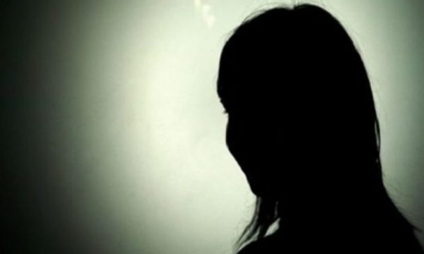 Detaje tronditëse nga dhunimi i vajzës nga Ferizaj: Familja dyshohet se e martoi 15 vjeçe, kështu ra në duart e mashtruesve