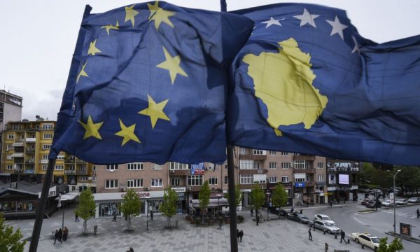 Deputeti gjerman jep lajmin e madh: Liberalizimi i vizave për Kosovën po vjen