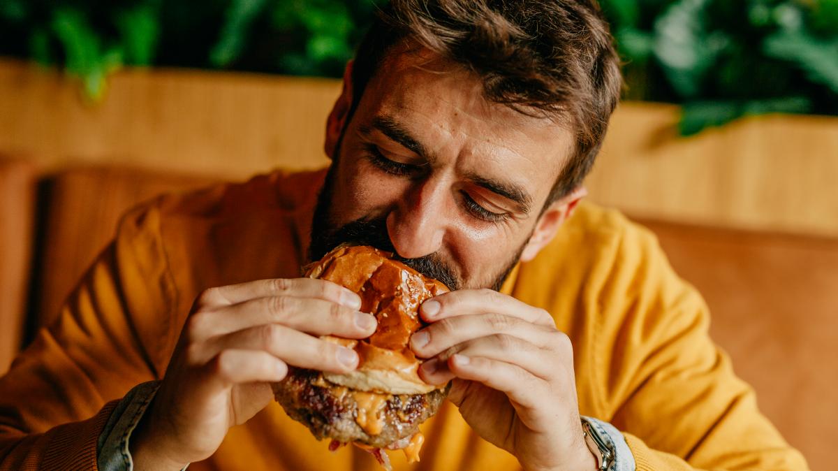 PETA kërkon që burrat që hanë mish të ndalohen të bëjnë seks