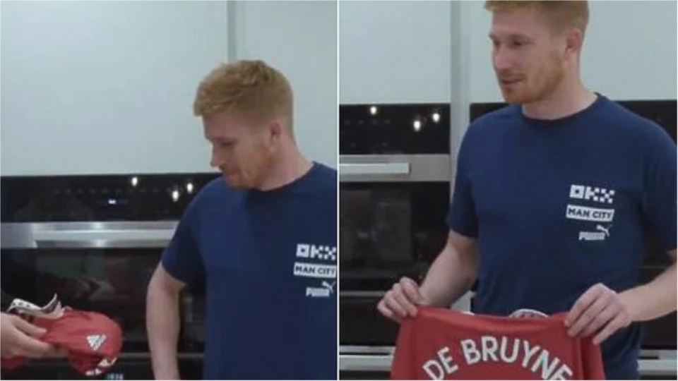 VIDEO/ Dhuratë fanella e United, De Bruyne: A duhet t’i vë flakën?