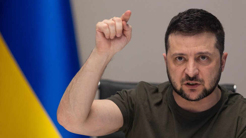 Zelensky “gozhdon” gazetarin italian: Pse nuk shkon të blesh makinën më të mirë ruse?