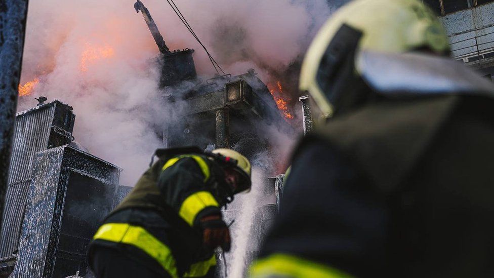 Vazhdojnë sulmet me raketa në Ukrainë, forcat ruse godasin sërish infrastrukturën energjetike