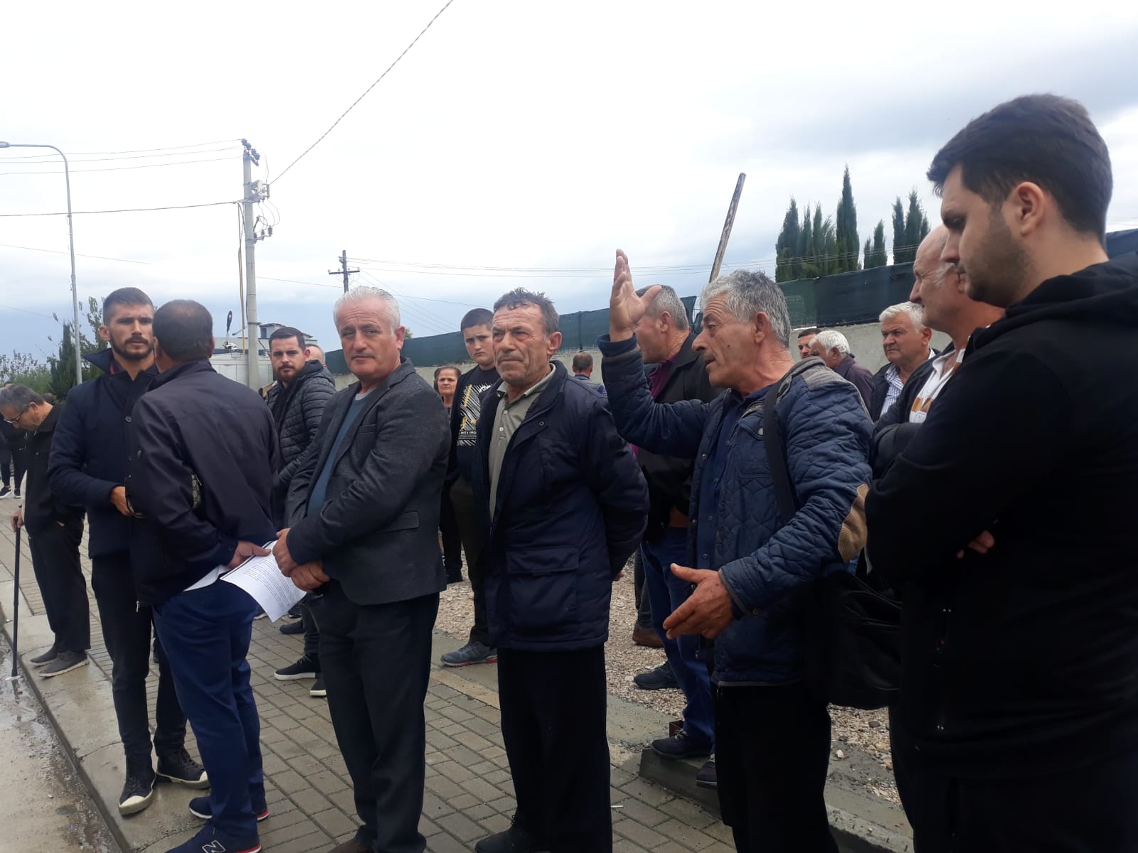 Projekti i rrugës Thumanë-Rrogozhinë i prek shtëpitë, banorët e Bërxullës në protestë