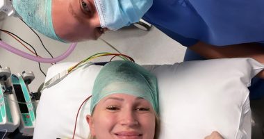 Prindër për herë të tretë, Sara Hoxha ndan momentet nga salla e lindjes, Ledioni i qendron pranë