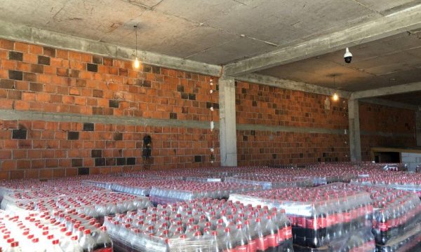 Konfiskohen mbi 64 mijë litra Coca-Cola e falsifikuar që do të shiteshin në Kosovë