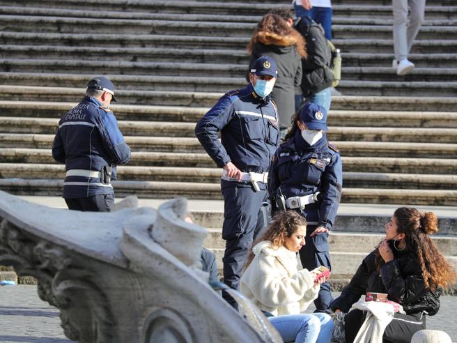 Nuk lejohej të bënte foto në shkallët ku po qëndronte, shqiptari rreh dhe kërcënon me vdekje policin italian