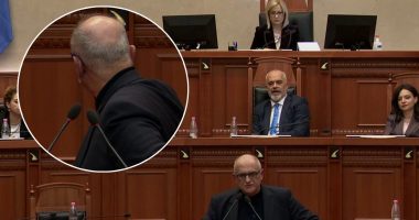 “Pusho idiot, qesharak …”, Vasili-Rama përplasen në Kuvend
