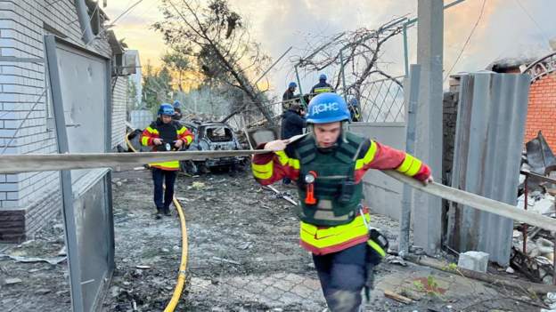 Forcat ruse bombardojnë Zaporizhian, viktima e të bllokuar në rrënoja