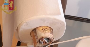 Kokainë në tualet dhe euro të fshehura në letrat higjienike, arrestohet 27-vjeçari shqiptar në Ankona