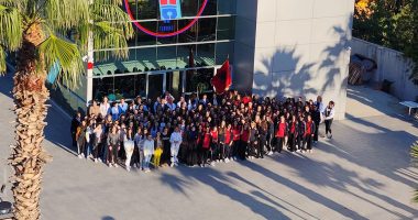 Mbyllja e kopshtit të “Turgut Ozal” dhe kolegjit të vajzave, reagon KiE: Përdorim i autoritetit për qëllime politike