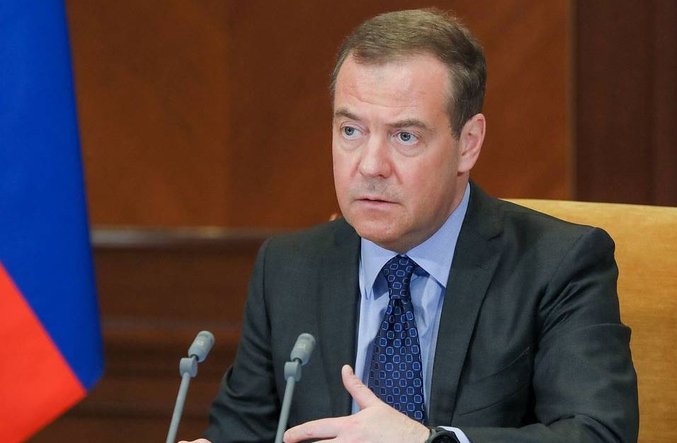 Rusisë po i mbarohen pajisjet luftarake? Medvedev: Mos shpresoni kot, prodhimi është rritur