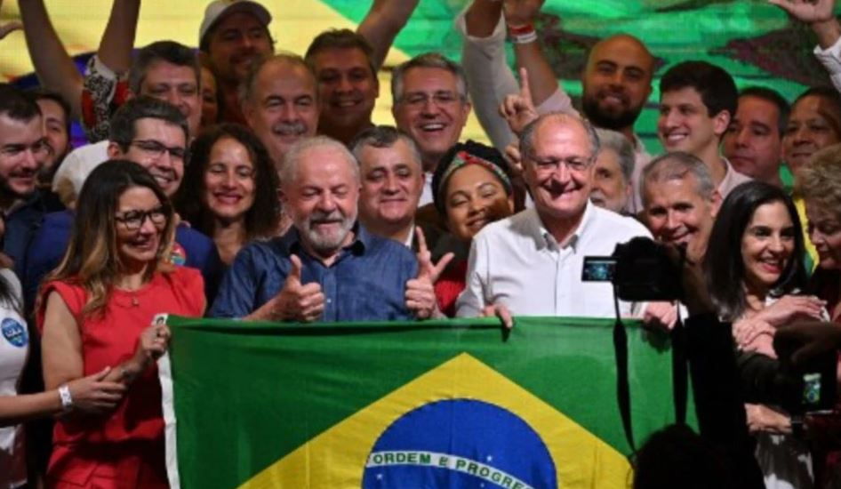 Majtisti Lula da Silva fiton ndaj presidentit Jair Bolsonaro të së djathtës së skajshme në Brazil