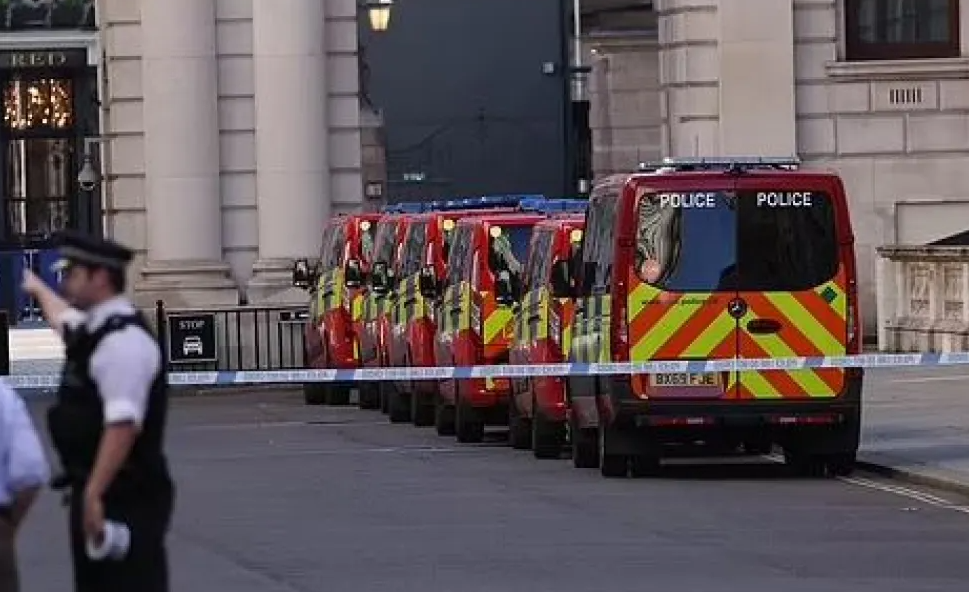 Pako e dyshimtë pranë Downing Street, evakuohen ndërtesat qeveritare