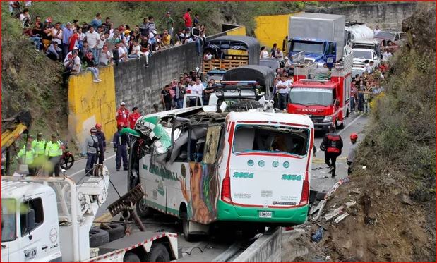 Përmbyset autobusi në Kolumbi, 20 të vdekur dhe 14 të plagosur