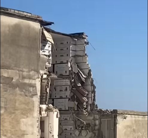 VIDEO/ Ripërsëritet drama në Napoli, shemben sërish varrezat murale, arkmortet mbeten në ajër