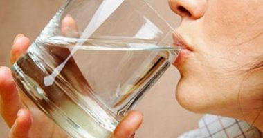 Disa arsye pse duhet të pini ujë të ngrohtë