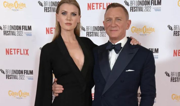 Në gjurmët e të atit, “James Bonds” prezanton për herë të parë të bijën