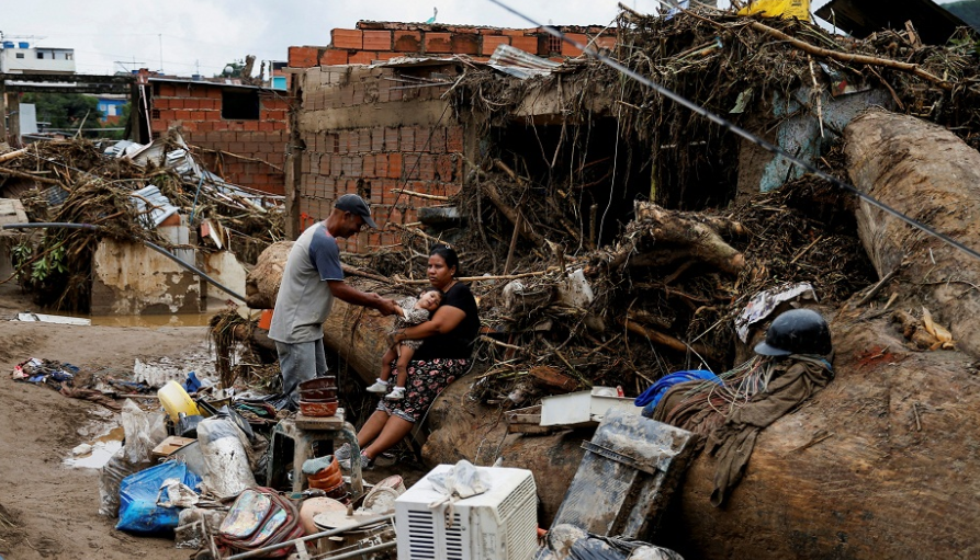 Të paktën 25 të vdekur dhe më shumë se 50 të zhdukur nga rrëshqitjet e dheut në Venezuelë