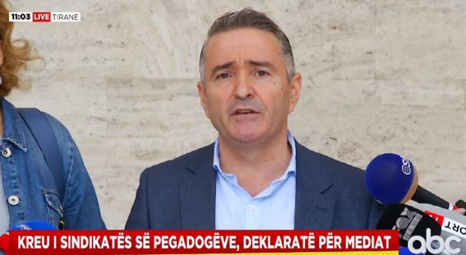 Tirana pedagogues warns next protest