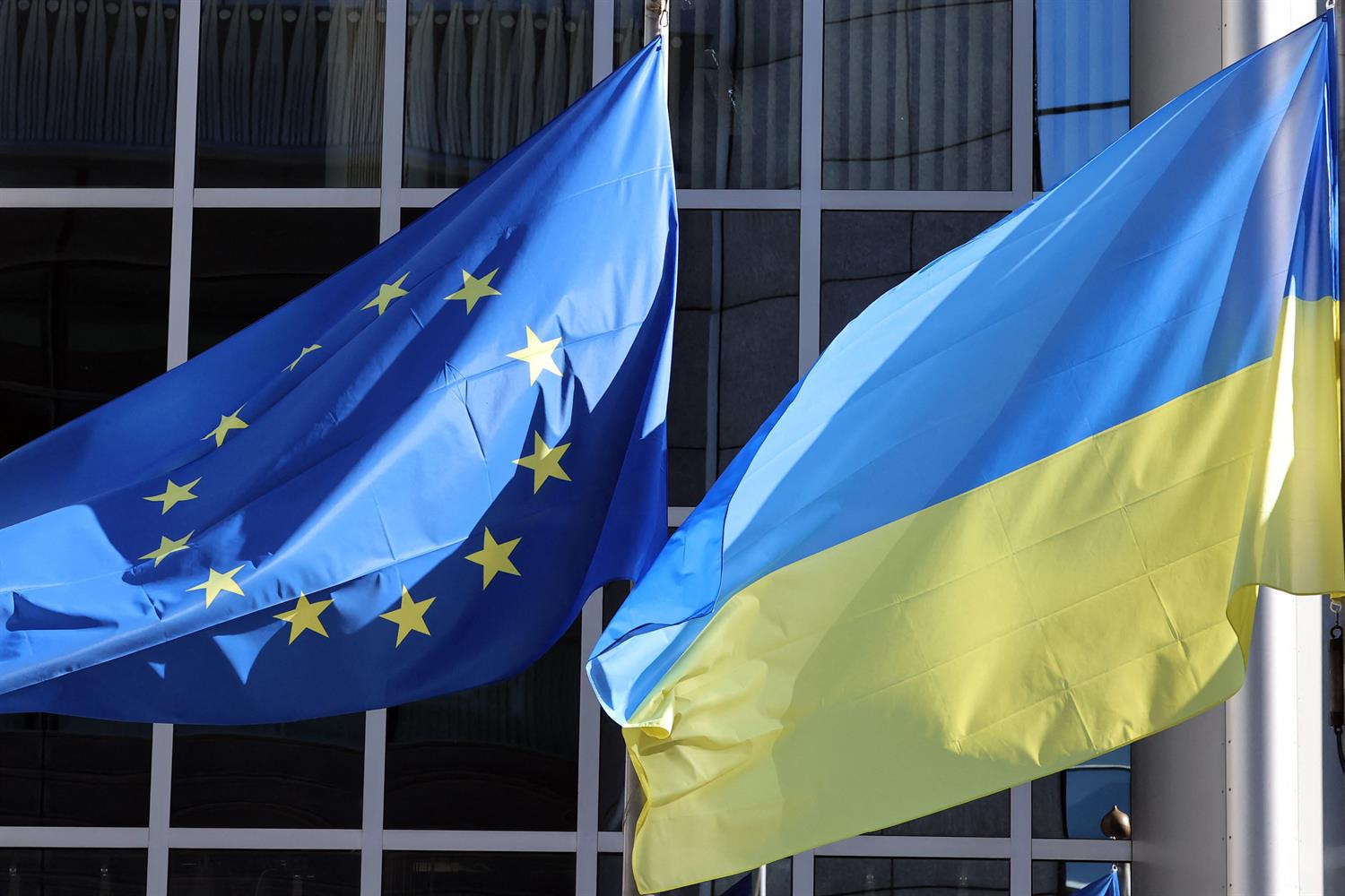 BE mblidhet sot për të diskutuar ndihmën ndaj Ukrainës, opinionet duken të ndara