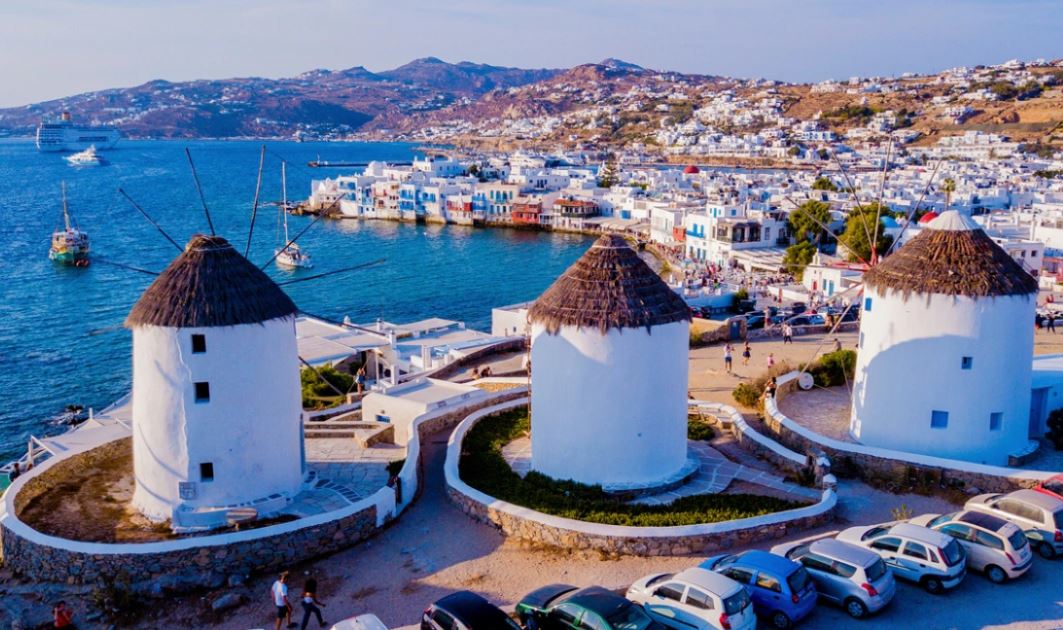 Qiraja sa në Tiranë, mësuesja gjen shtëpi, internet dhe energjinë falas në Mykonos, çmimin “do t’ju lërë pa fjalë”