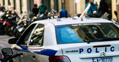 Gjendet i pajetë polici në makinë, dyshimet e para