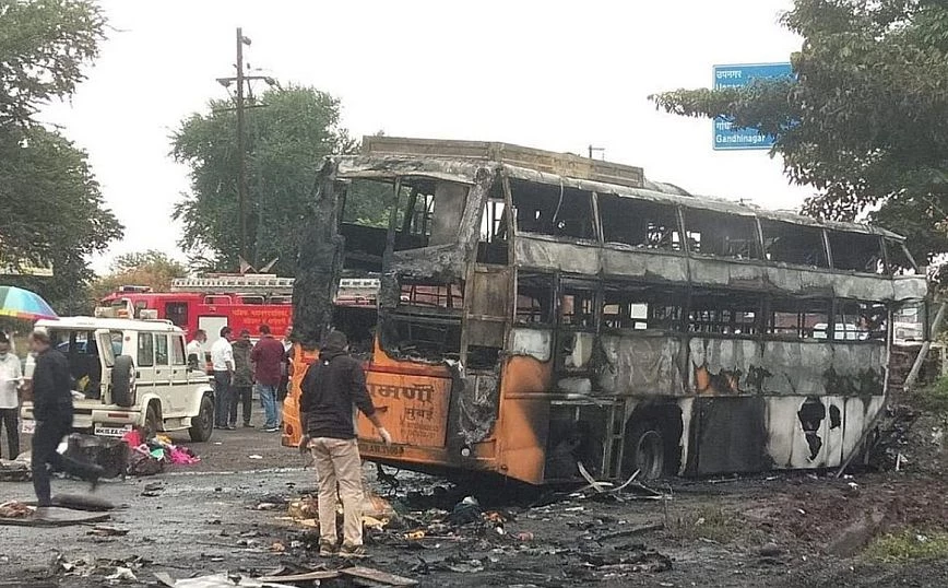 Zjarr në një autobus në Indi, 12 viktima dhe mbi 30 të plagosur