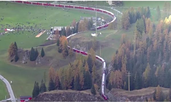 Treni më i gjatë në botë “gjarpëron” në alpet zvicerane