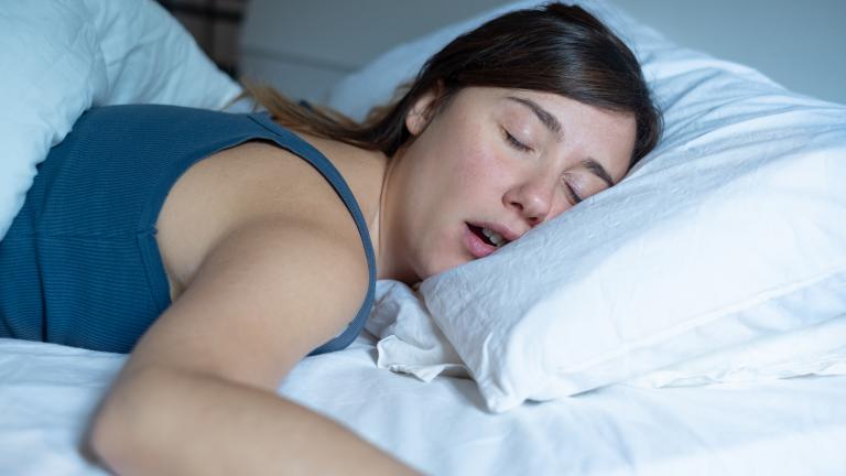 Pagjumësia, truku i lehtë për të fjetur një orë shtesë