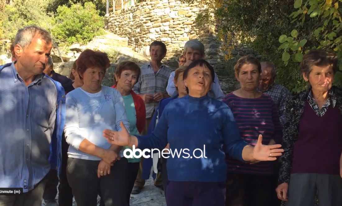 Banorët e Lumasit në protestë kundër ndërtimit të ujësjellësit tek burimi i Sinecit: Po na shkatërrojnë