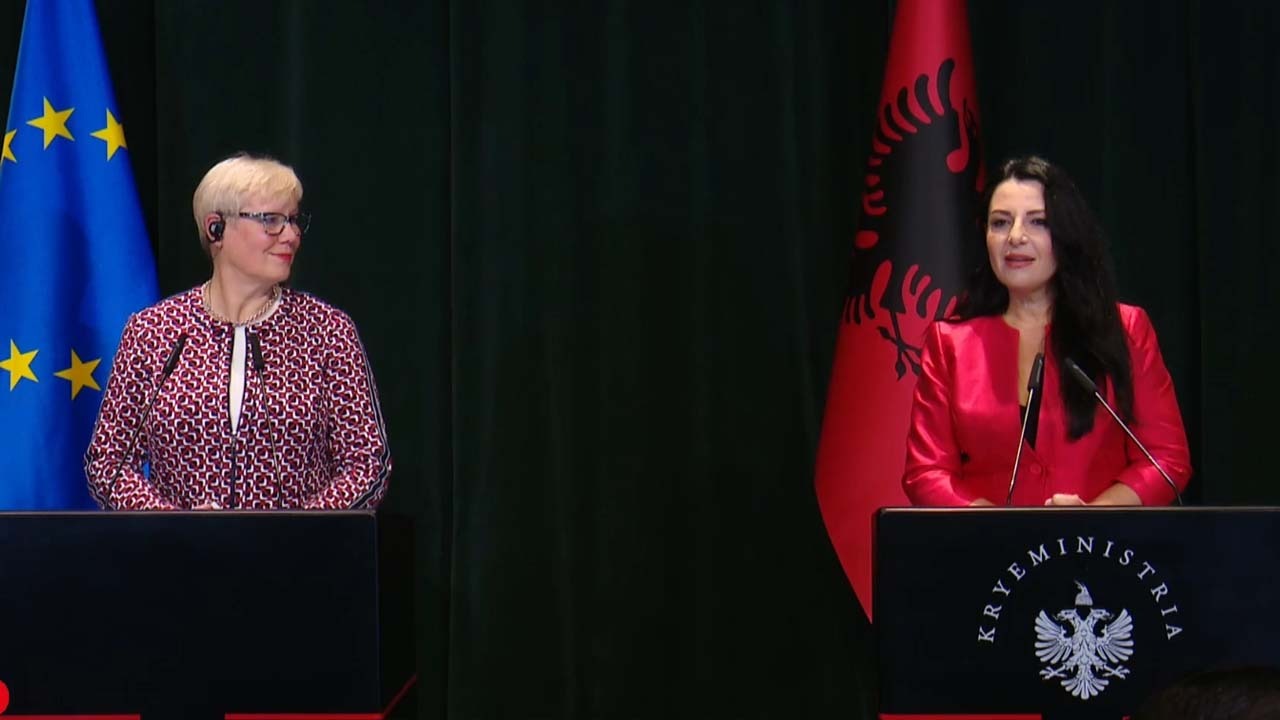 “Liria e fjalës shqetësim serioz”, Ambasadorja e BE-së i dorëzon Ballukut progres raportin e Komisionit Europian për Shqipërinë