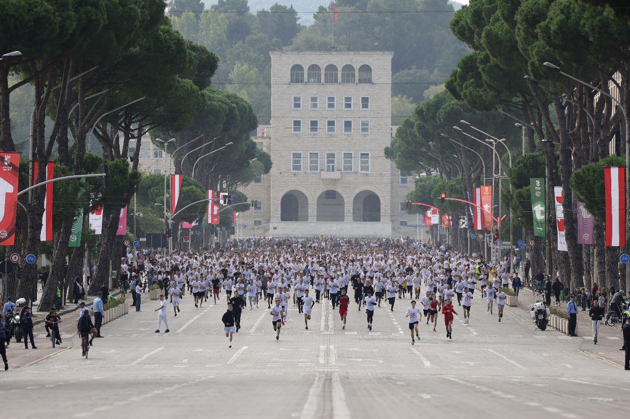 Edicioni i 6-të i Maratonës së Tiranës, nisi sot me “Fun Run” për nxënësit e shkollave, nesër gara e madhe