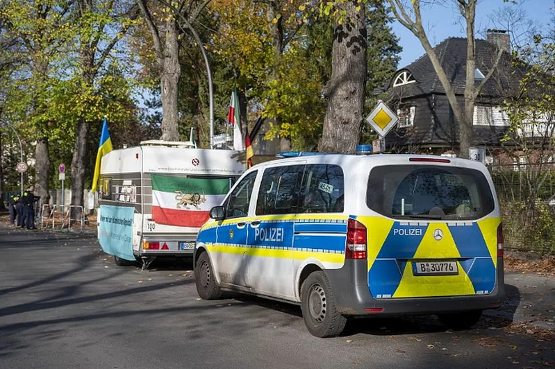 Protestat kundër regjimit iranian kthehen të dhunshme në Berlin, tre burra mbeten të plagosur