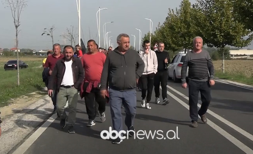 Banorët e Bërxullës në protestë, ndërtimi i Thumanë-Kashar u prek shtëpitë