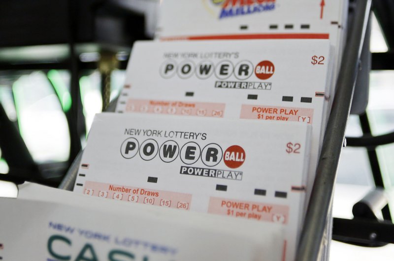 Vendimi i minutës së fundit e shpall gruan fituese, “rrëmben” 50,000 dollarësh nga lotaria