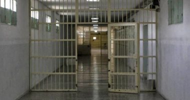 Fshehu “të bardhën” në atlete për ta çuar te djali në burg, arrestohet 53-vjeçari