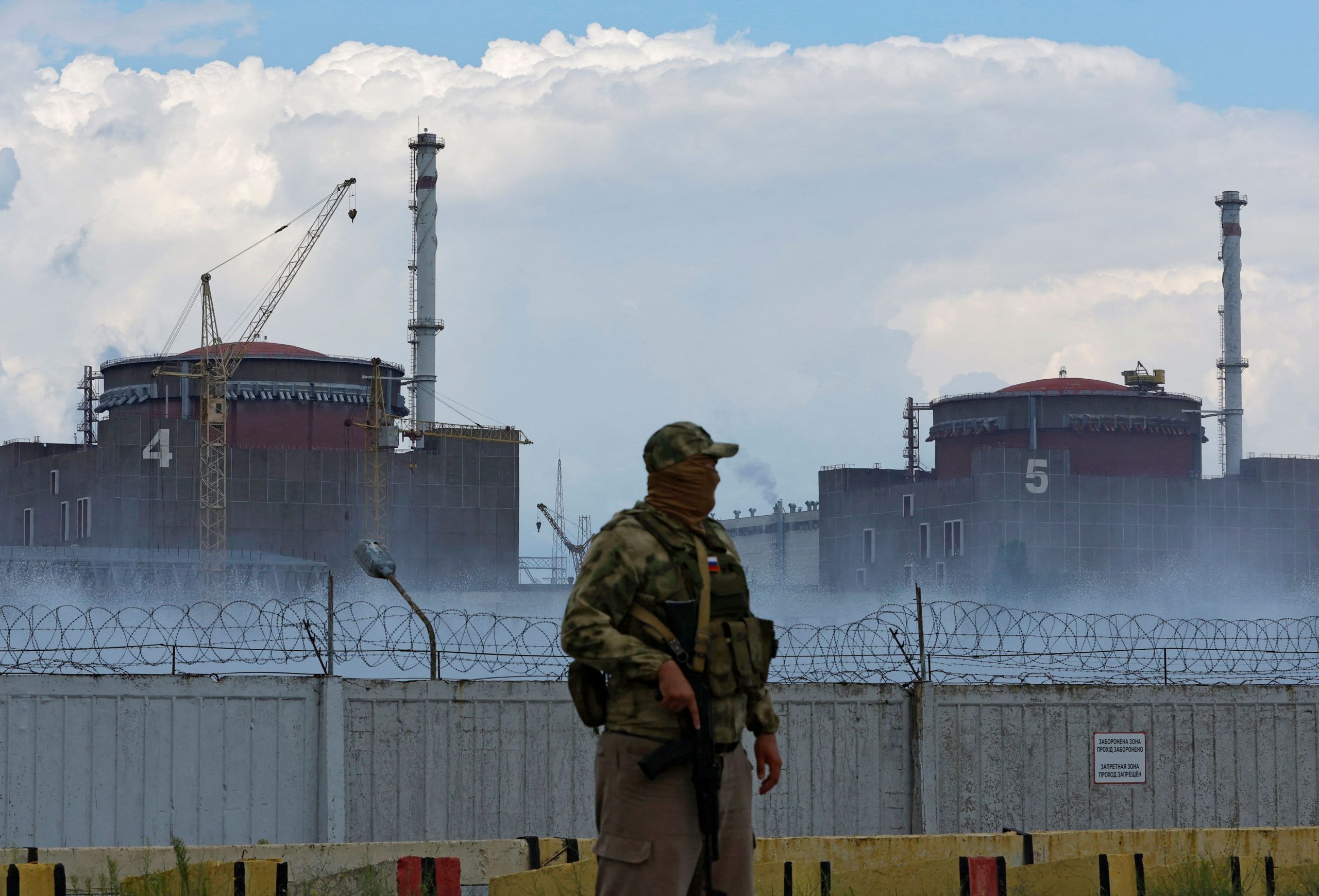 Forcat ruse rrëmbejnë dy zyrtarë në centralin bërthamor të Zaporizhzhia