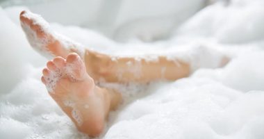 Bëni kujdes! Në këto situata duhet të shmangni larjen në vaskë