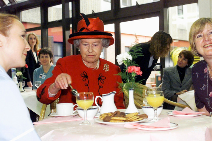 Makaronat dhe hudhrat të ndaluara, 10 rregullat e darkës të familjes mbretërore