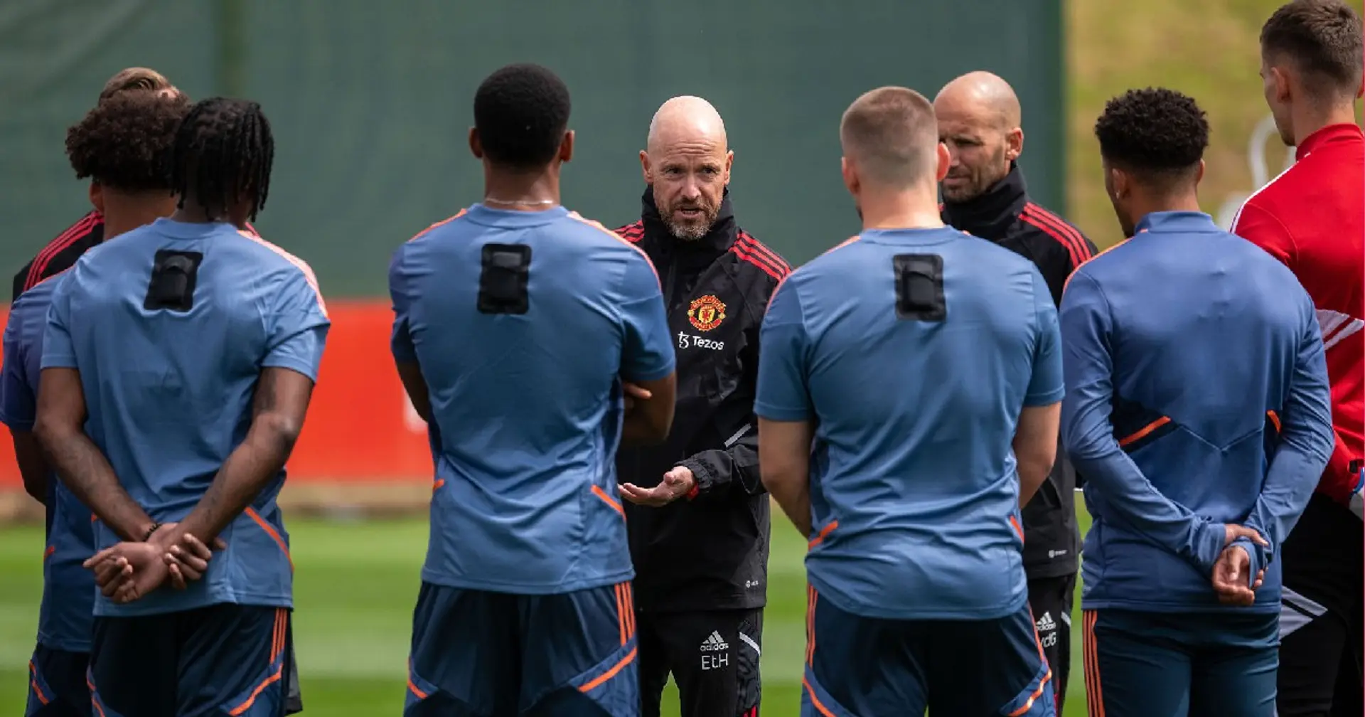 Ten Hag mbajti një diskutim të hapur ku i lejoi lojtarët t’i thoshin njëri-tjetrit çfarë të donin