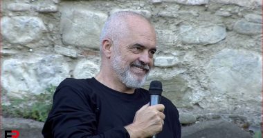 “Në Shqipëri ka shumë gjëra që mund të bëhen”, Rama të rinjve: Mësoni teknologjinë, rroga më e lartë se e kryebashkiakut